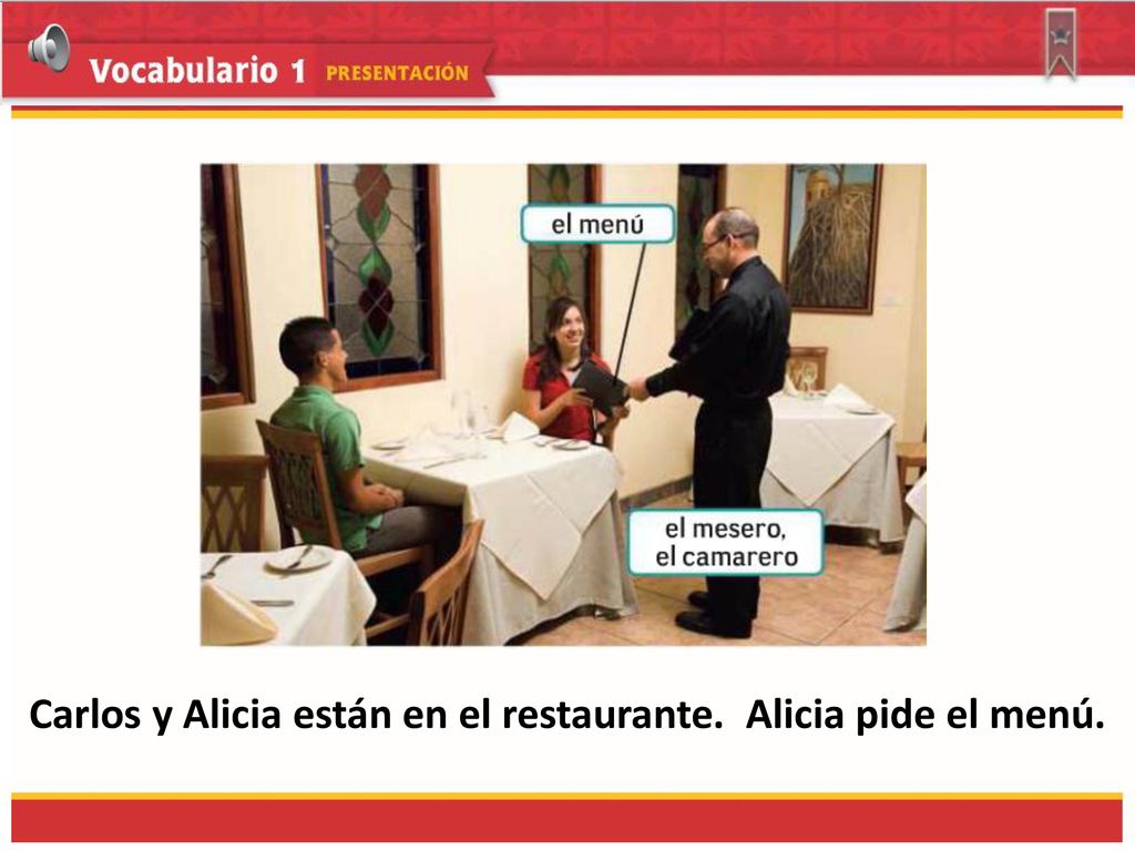 Carlos y Alicia están en el restaurante. Alicia pide el menú.
