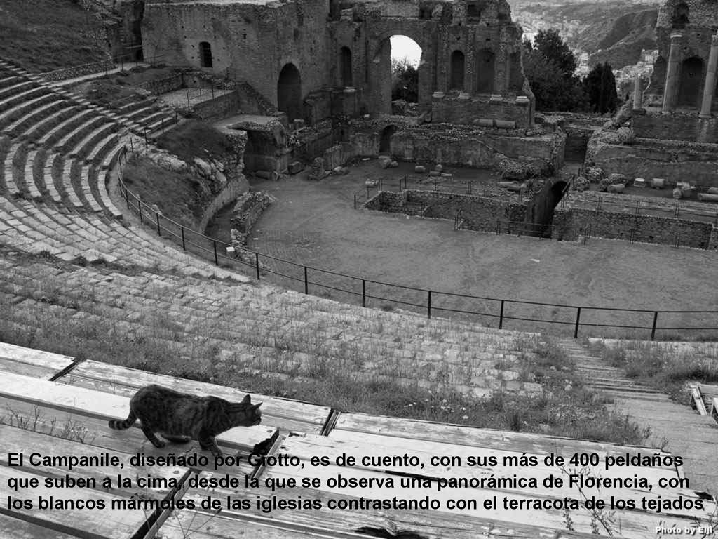 El Campanile, diseñado por Giotto, es de cuento, con sus más de 400 peldaños que suben a la cima, desde la que se observa una panorámica de Florencia, con los blancos mármoles de las iglesias contrastando con el terracota de los tejados