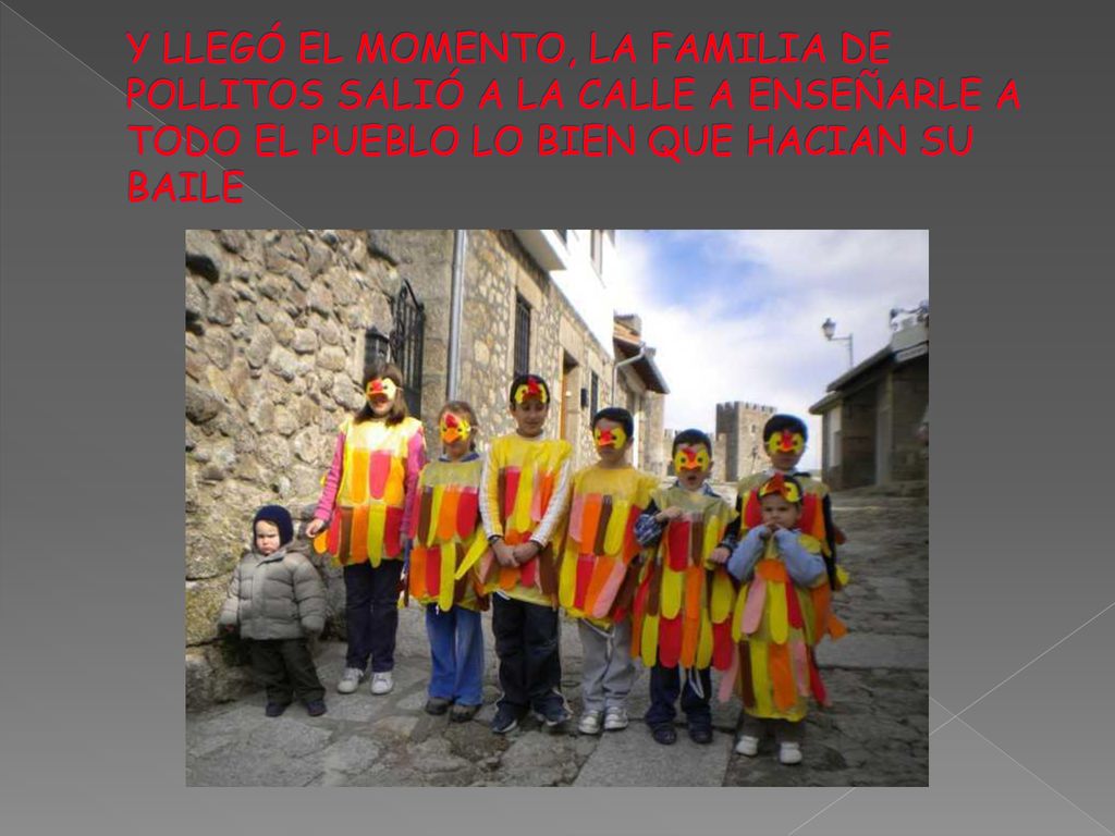 Y LLEGÓ EL MOMENTO, LA FAMILIA DE POLLITOS SALIÓ A LA CALLE A ENSEÑARLE A TODO EL PUEBLO LO BIEN QUE HACIAN SU BAILE