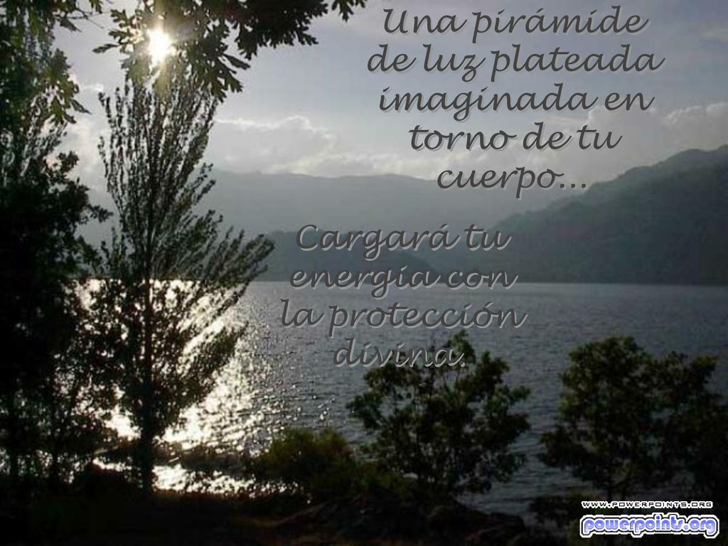 Una pirámide de luz plateada imaginada en torno de tu cuerpo...