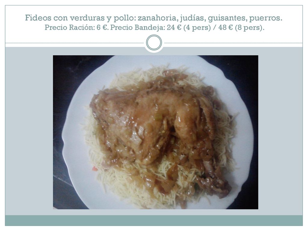 Fideos con verduras y pollo: zanahoria, judías, guisantes, puerros