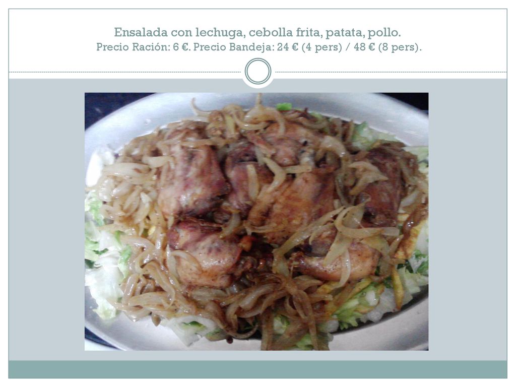 Ensalada con lechuga, cebolla frita, patata, pollo. Precio Ración: 6 €