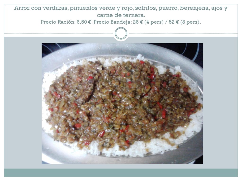 Arroz con verduras, pimientos verde y rojo, sofritos, puerro, berenjena, ajos y carne de ternera.