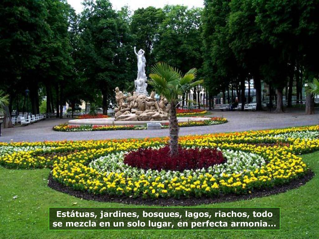 Estátuas, jardines, bosques, lagos, riachos, todo se mezcla en un solo lugar, en perfecta armonia...