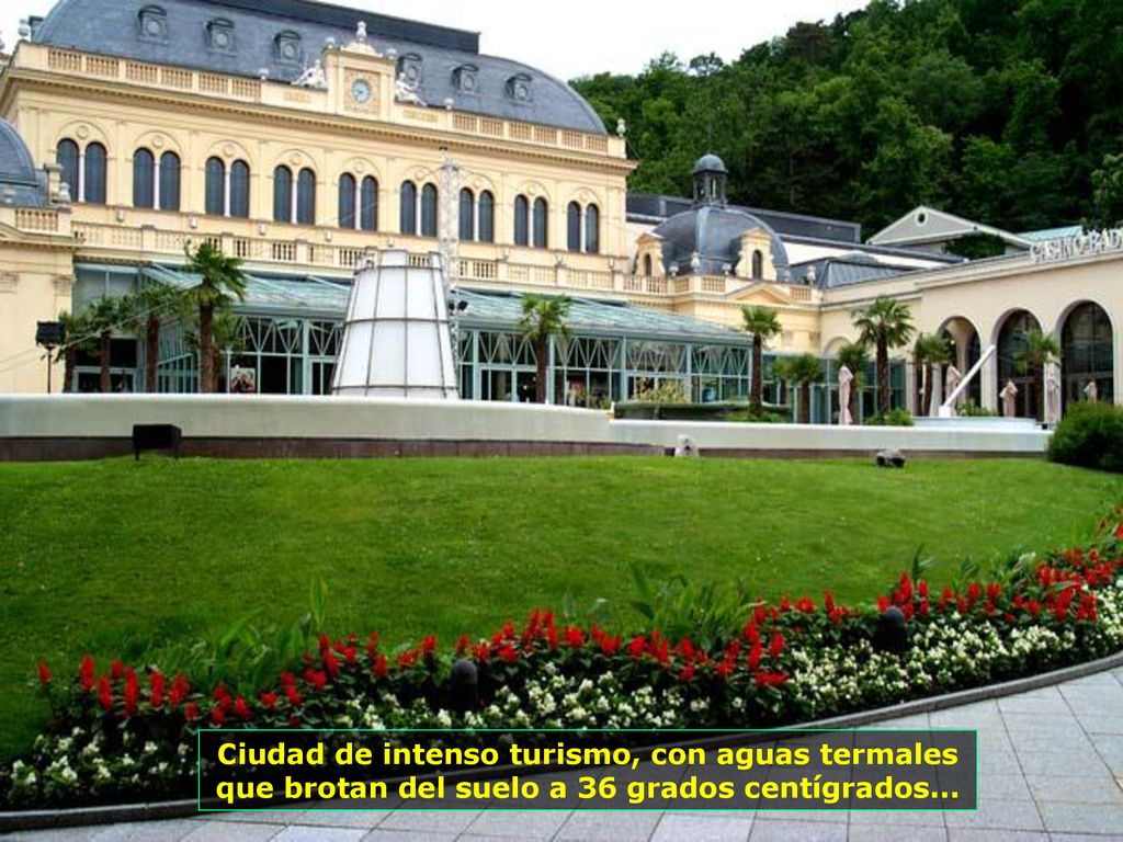 Ciudad de intenso turismo, con aguas termales que brotan del suelo a 36 grados centígrados...