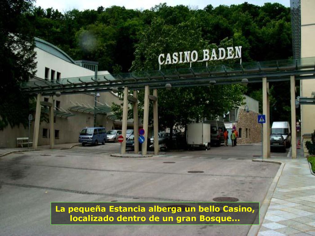 La pequeña Estancia alberga un bello Casino, localizado dentro de un gran Bosque...