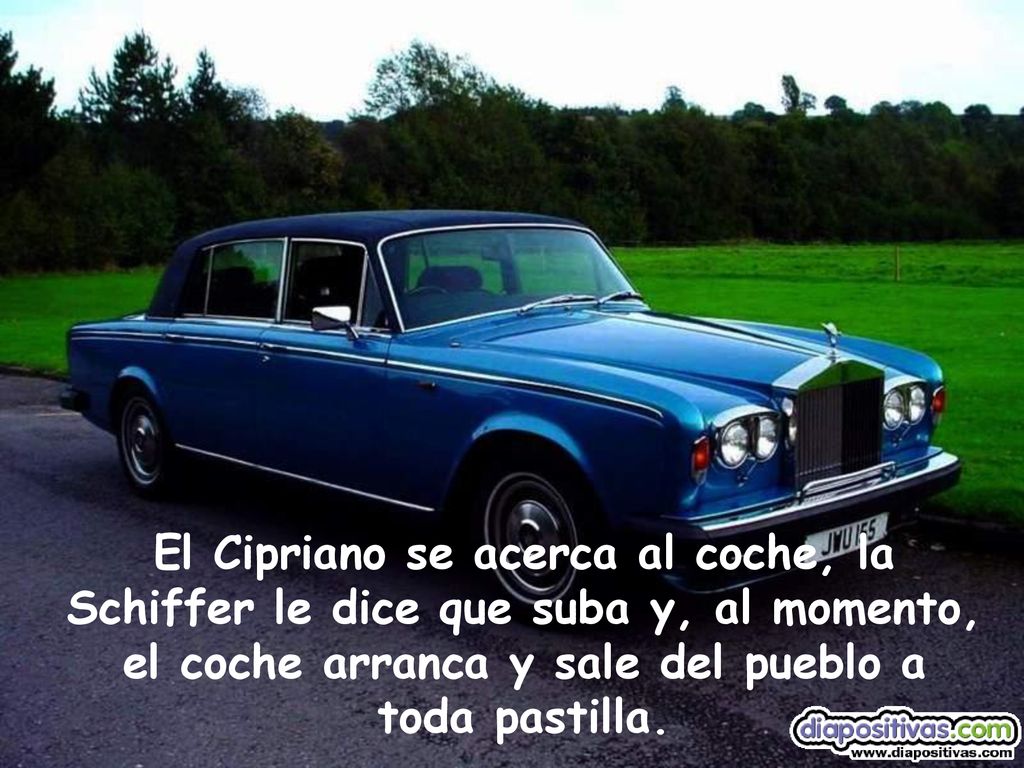 El Cipriano se acerca al coche, la Schiffer le dice que suba y, al momento, el coche arranca y sale del pueblo a toda pastilla.