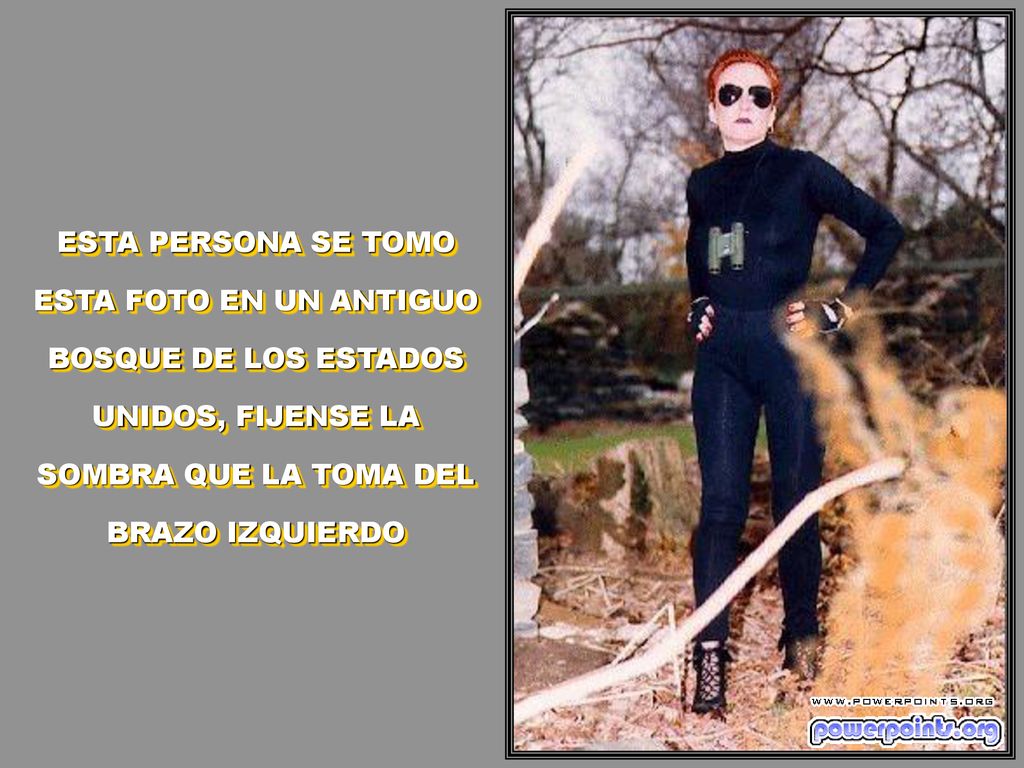 ESTA PERSONA SE TOMO ESTA FOTO EN UN ANTIGUO BOSQUE DE LOS ESTADOS UNIDOS, FIJENSE LA SOMBRA QUE LA TOMA DEL BRAZO IZQUIERDO
