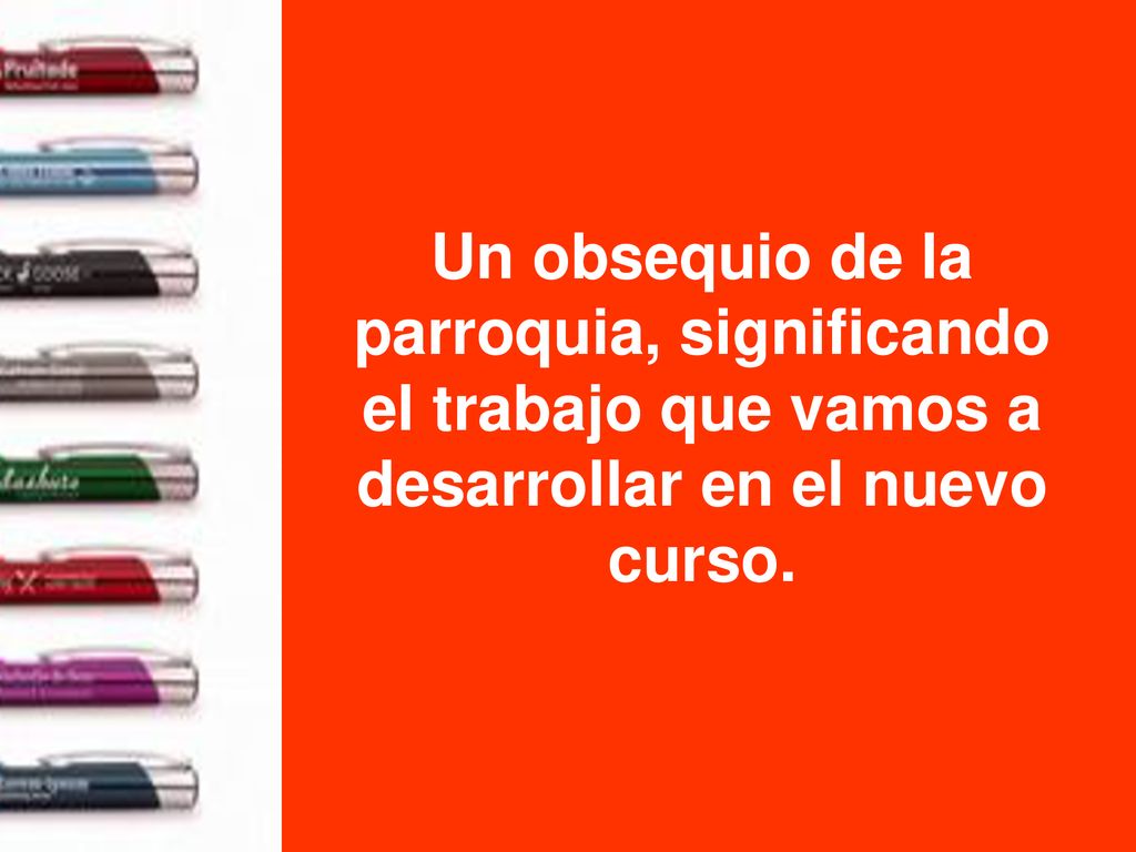 Un obsequio de la parroquia, significando el trabajo que vamos a desarrollar en el nuevo curso.