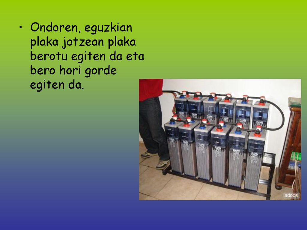 Ondoren, eguzkian plaka jotzean plaka berotu egiten da eta bero hori gorde egiten da.