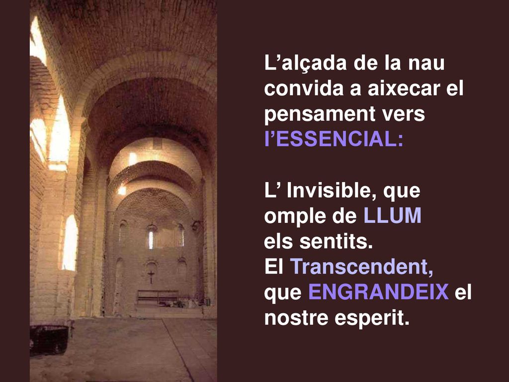 L’alçada de la nau convida a aixecar el pensament vers l’ESSENCIAL: L’ Invisible, que omple de LLUM els sentits.