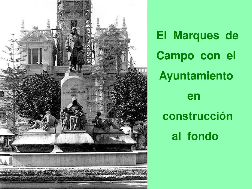 El Marques de Campo con el Ayuntamiento en construcción al fondo