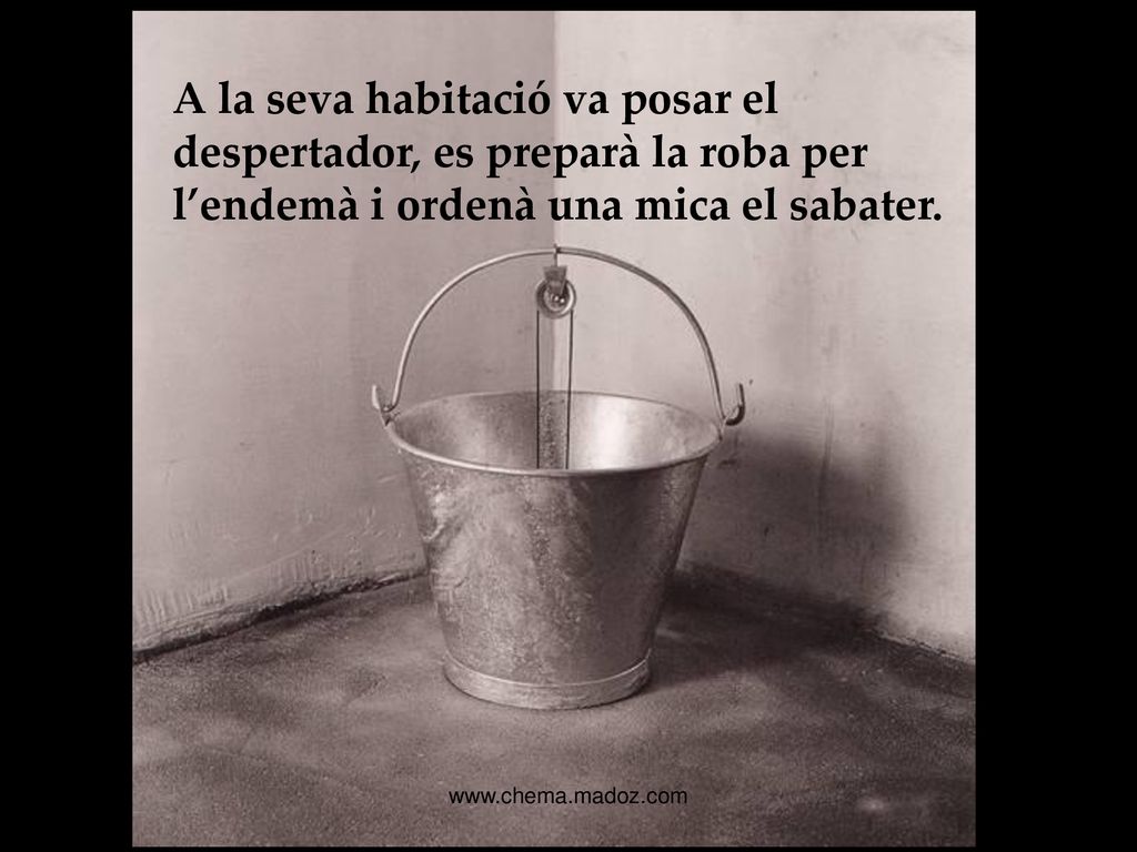A la seva habitació va posar el despertador, es preparà la roba per l’endemà i ordenà una mica el sabater.