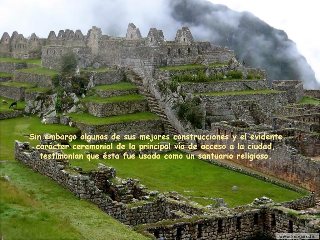Sin embargo algunas de sus mejores construcciones y el evidente carácter ceremonial de la principal vía de acceso a la ciudad, testimonian que ésta fue usada como un santuario religioso.