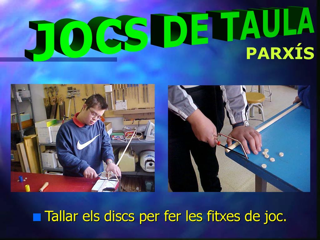 Tallar els discs per fer les fitxes de joc.