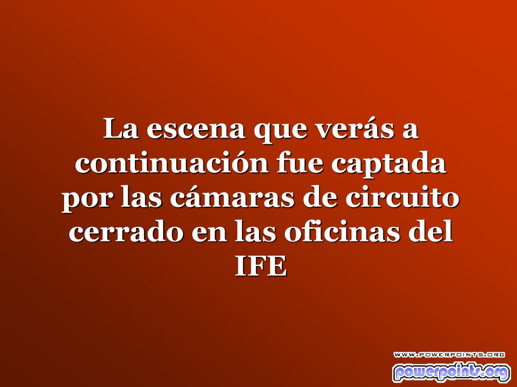 La escena que verás a continuación fue captada por las cámaras de circuito cerrado en las oficinas del IFE