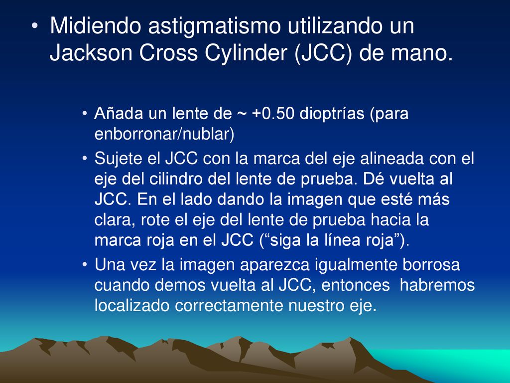 Midiendo astigmatismo utilizando un Jackson Cross Cylinder (JCC) de mano.