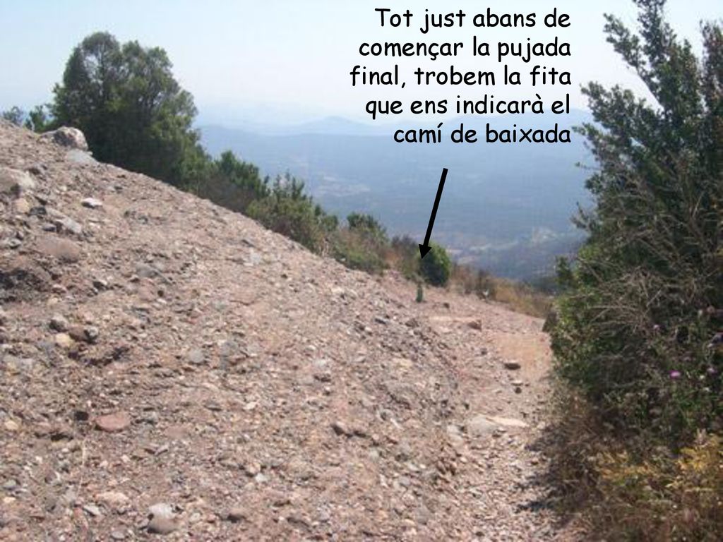 Tot just abans de començar la pujada final, trobem la fita que ens indicarà el camí de baixada