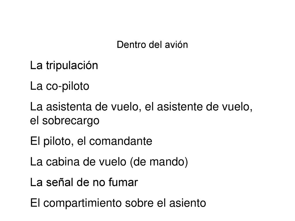 La asistenta de vuelo, el asistente de vuelo, el sobrecargo