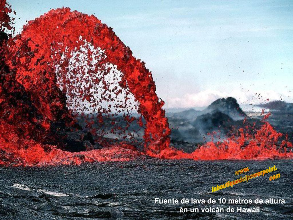 Fuente de lava de 10 metros de altura en un volcán de Hawaii