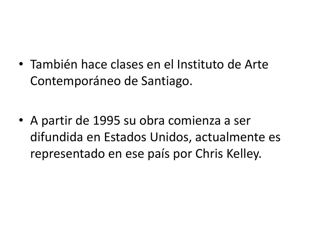 También hace clases en el Instituto de Arte Contemporáneo de Santiago.