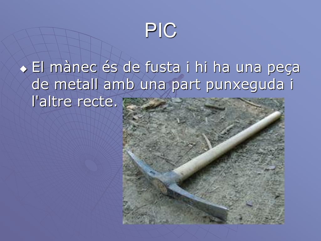 PIC El mànec és de fusta i hi ha una peça de metall amb una part punxeguda i l altre recte.