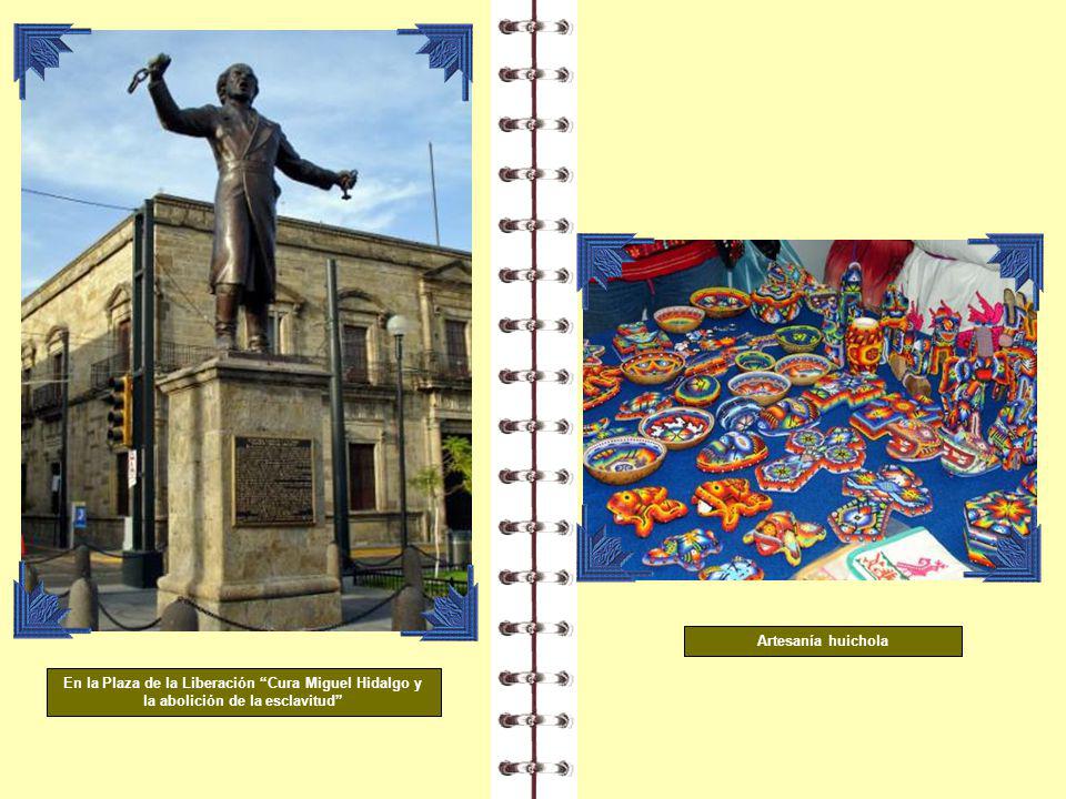 Artesanía huichola En la Plaza de la Liberación Cura Miguel Hidalgo y la abolición de la esclavitud