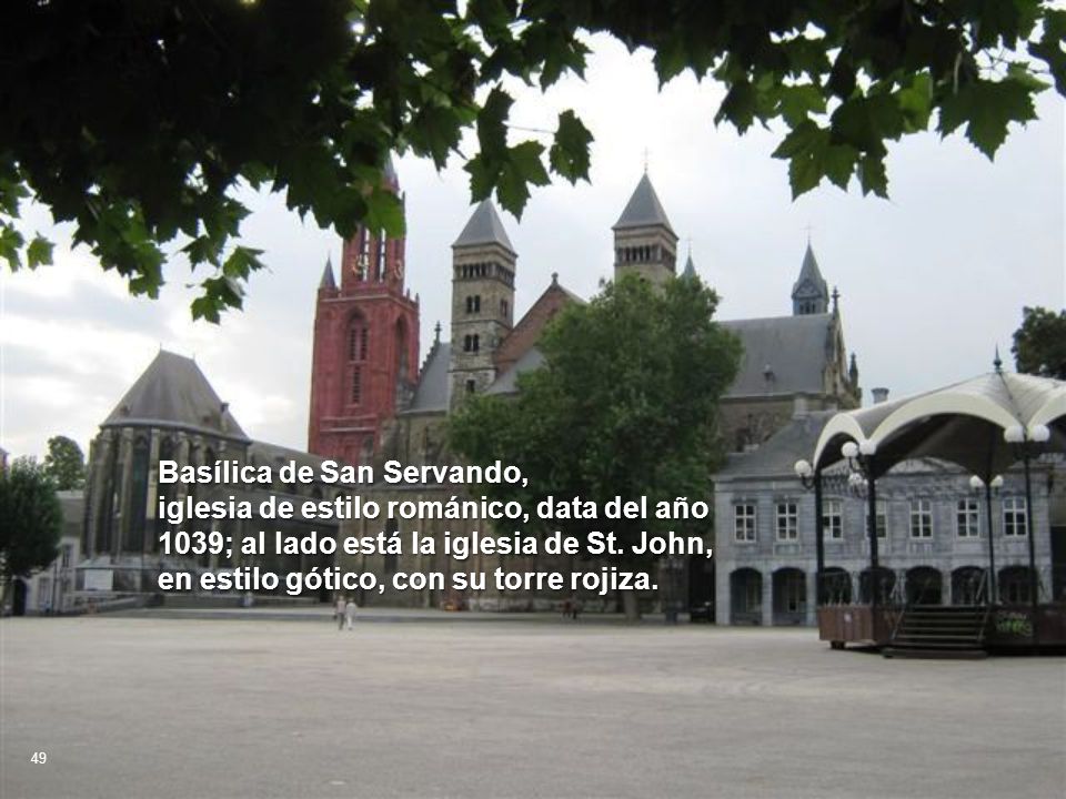 Basílica de San Servando, iglesia de estilo románico, data del año 1039; al lado está la iglesia de St. John, en estilo gótico, con su torre rojiza.