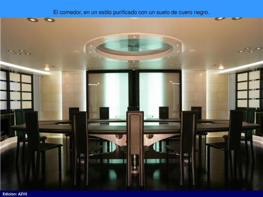 El comedor, en un estilo purificado con un suelo de cuero negro.