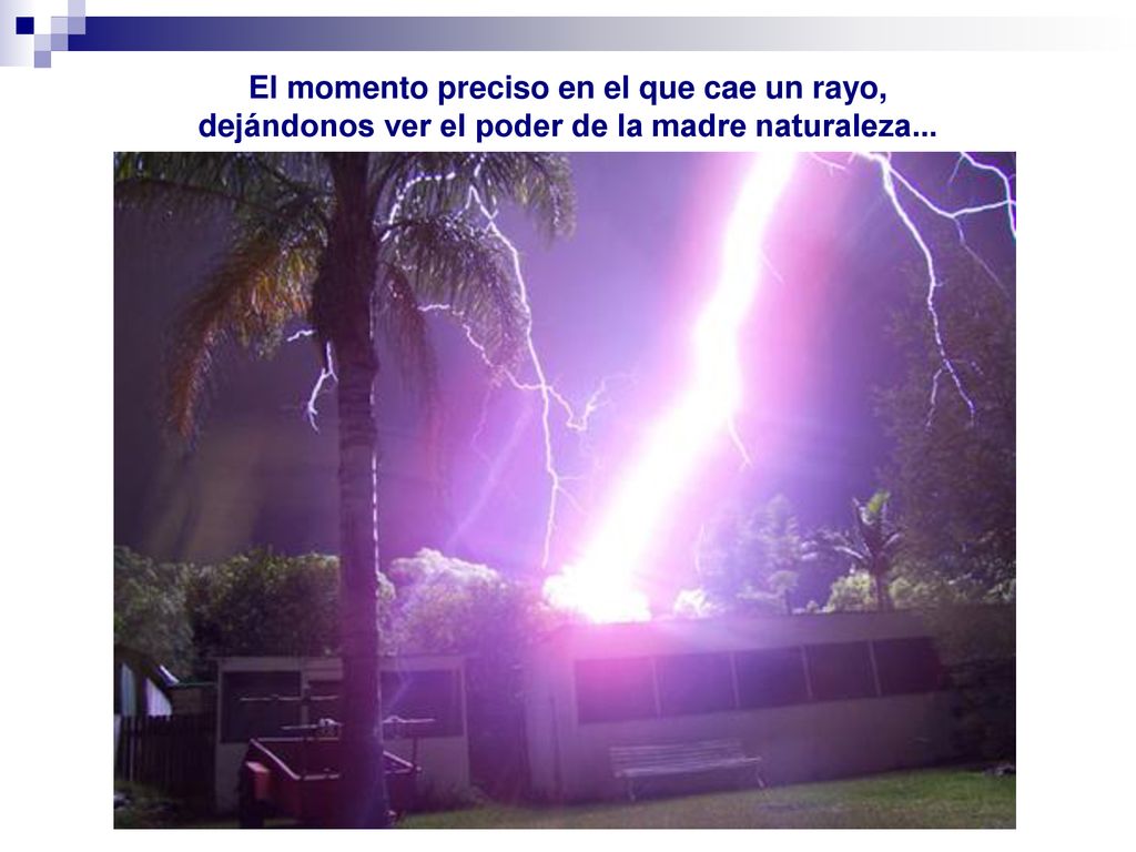 El momento preciso en el que cae un rayo, dejándonos ver el poder de la madre naturaleza...
