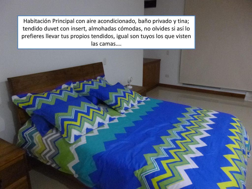 Habitación Principal con aire acondicionado, baño privado y tina; tendido duvet con insert, almohadas cómodas, no olvides si así lo prefieres llevar tus propios tendidos, igual son tuyos los que visten las camas….