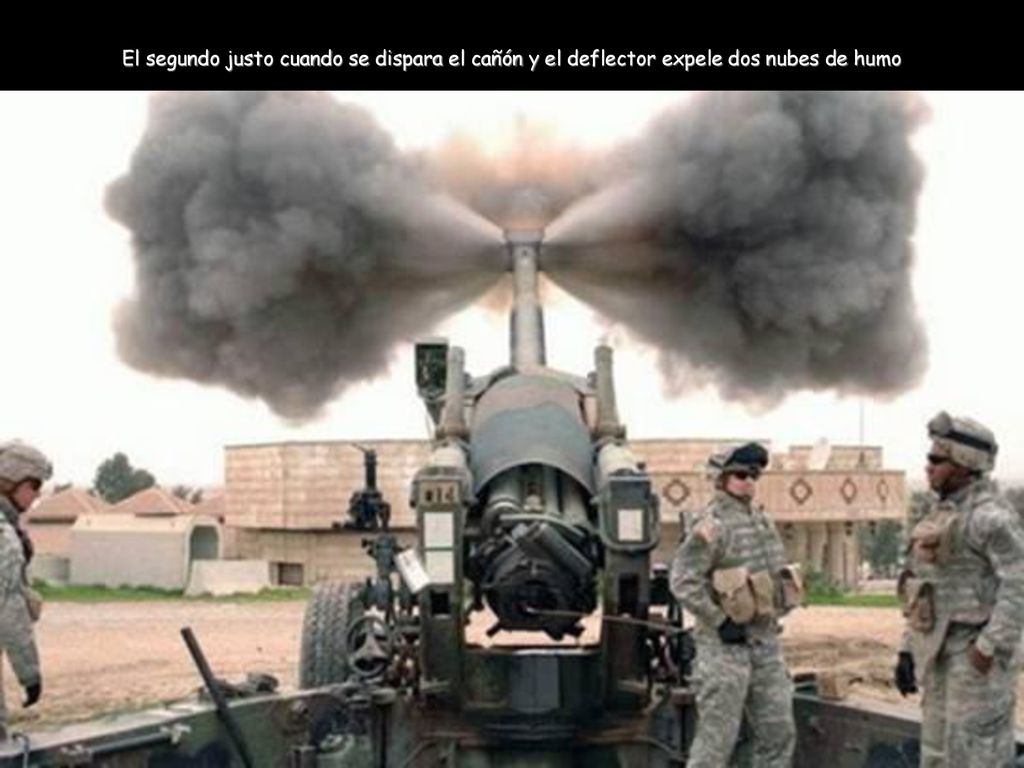 El segundo justo cuando se dispara el cañón y el deflector expele dos nubes de humo