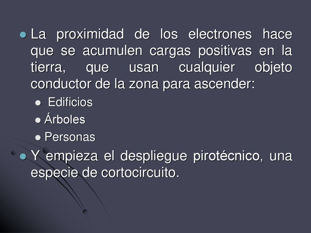 Y empieza el despliegue pirotécnico, una especie de cortocircuito.