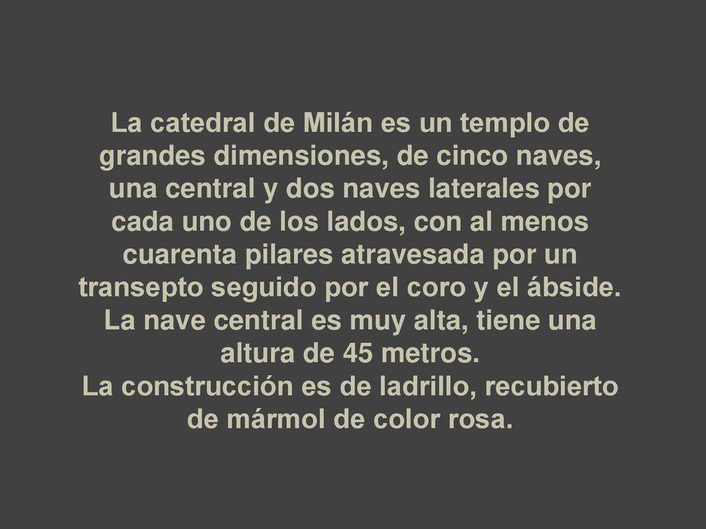 La nave central es muy alta, tiene una altura de 45 metros.