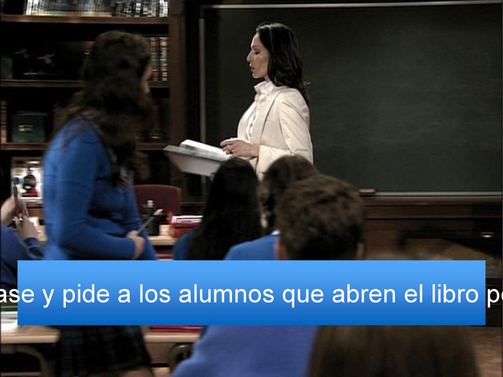 Elsa entra la clase y pide a los alumnos que abren el libro por la página 42.