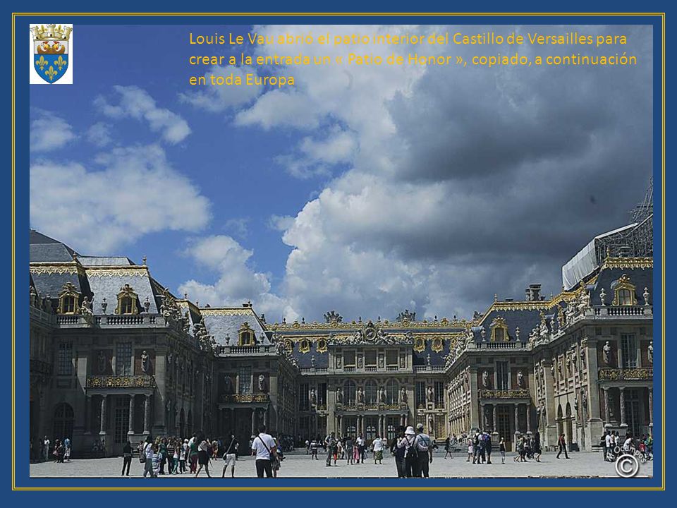 Louis Le Vau abrió el patio interior del Castillo de Versailles para crear a la entrada un « Patio de Honor », copiado, a continuación en toda Europa