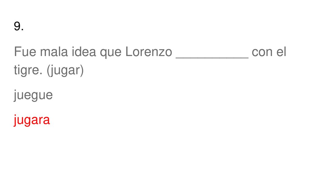 Fue mala idea que Lorenzo __________ con el tigre. (jugar)
