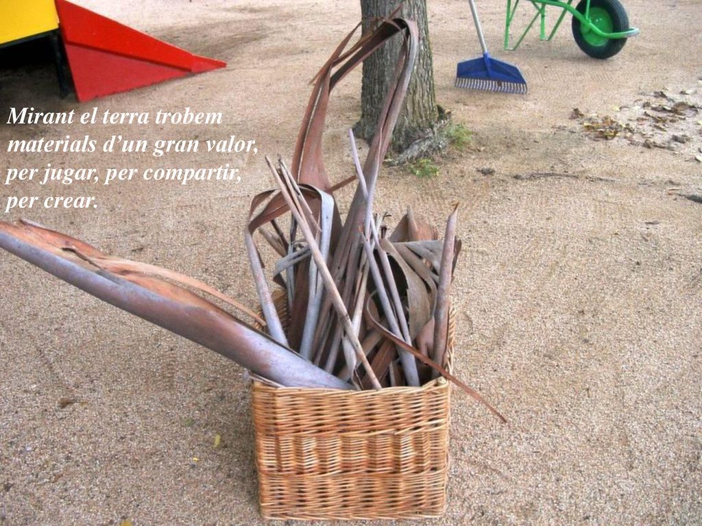 Mirant el terra trobem materials d’un gran valor, per jugar, per compartir, per crear.