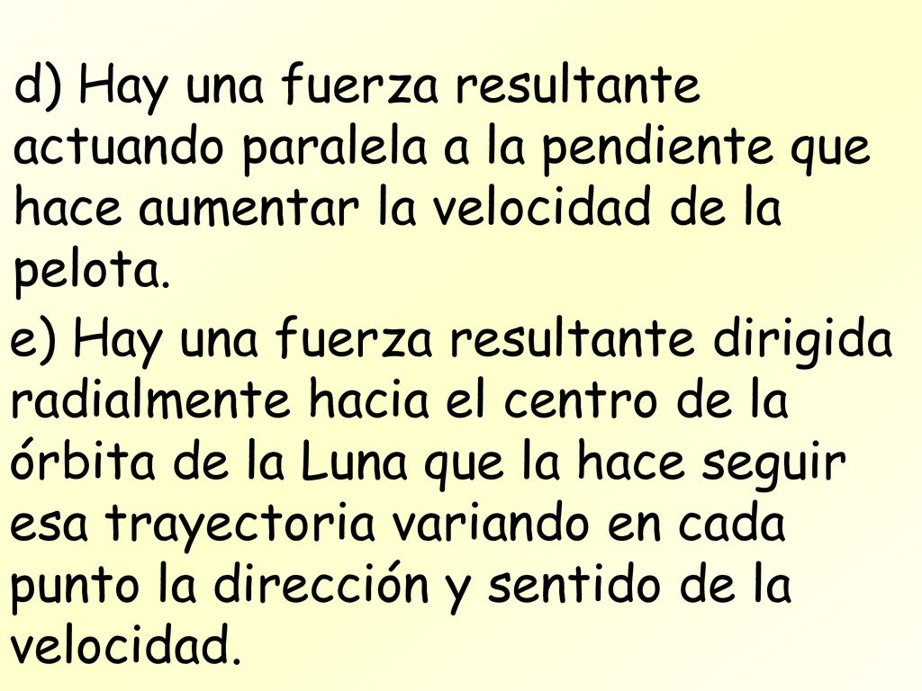 d) Hay una fuerza resultante actuando paralela a la pendiente que hace aumentar la velocidad de la pelota.