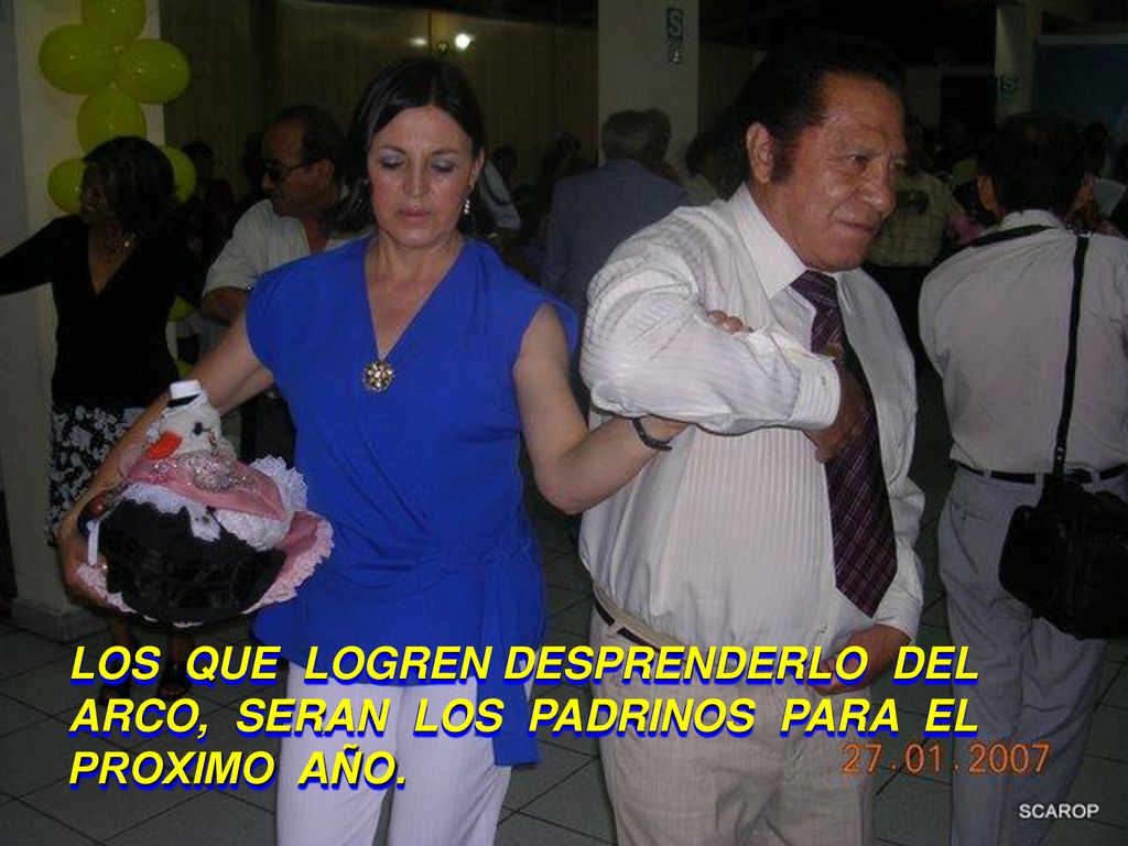 LOS QUE LOGREN DESPRENDERLO DEL ARCO, SERAN LOS PADRINOS PARA EL PROXIMO AÑO.