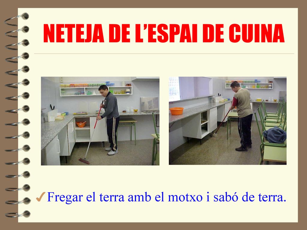 Fregar el terra amb el motxo i sabó de terra.