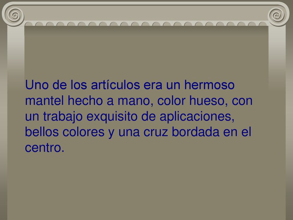 Uno de los artículos era un hermoso mantel hecho a mano, color hueso, con un trabajo exquisito de aplicaciones, bellos colores y una cruz bordada en el centro.