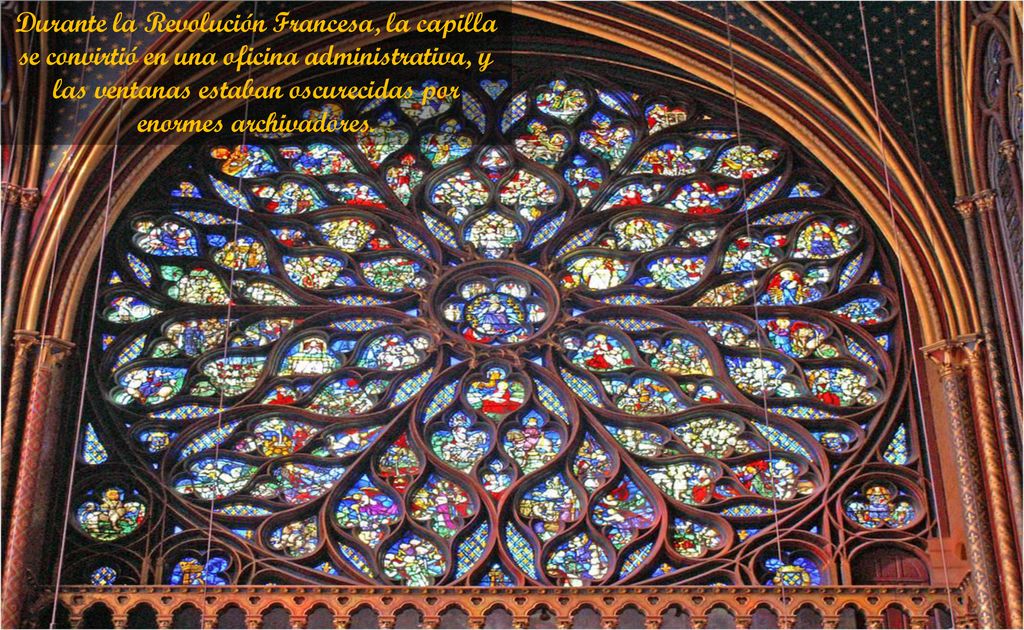 Durante la Revolución Francesa, la capilla se convirtió en una oficina administrativa, y las ventanas estaban oscurecidas por enormes archivadores.