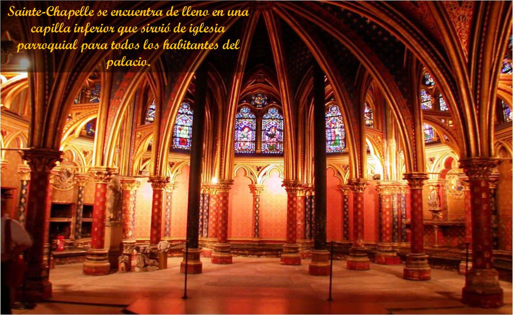 Sainte-Chapelle se encuentra de lleno en una capilla inferior que sirvió de iglesia parroquial para todos los habitantes del palacio.