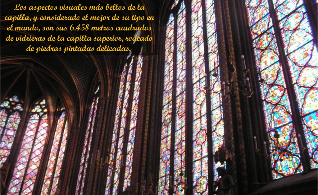 Los aspectos visuales más bellos de la capilla, y considerado el mejor de su tipo en el mundo, son sus metros cuadrados de vidrieras de la capilla superior, rodeado de piedras pintadas delicadas..