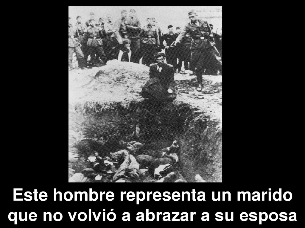 Este hombre representa un marido que no volvió a abrazar a su esposa