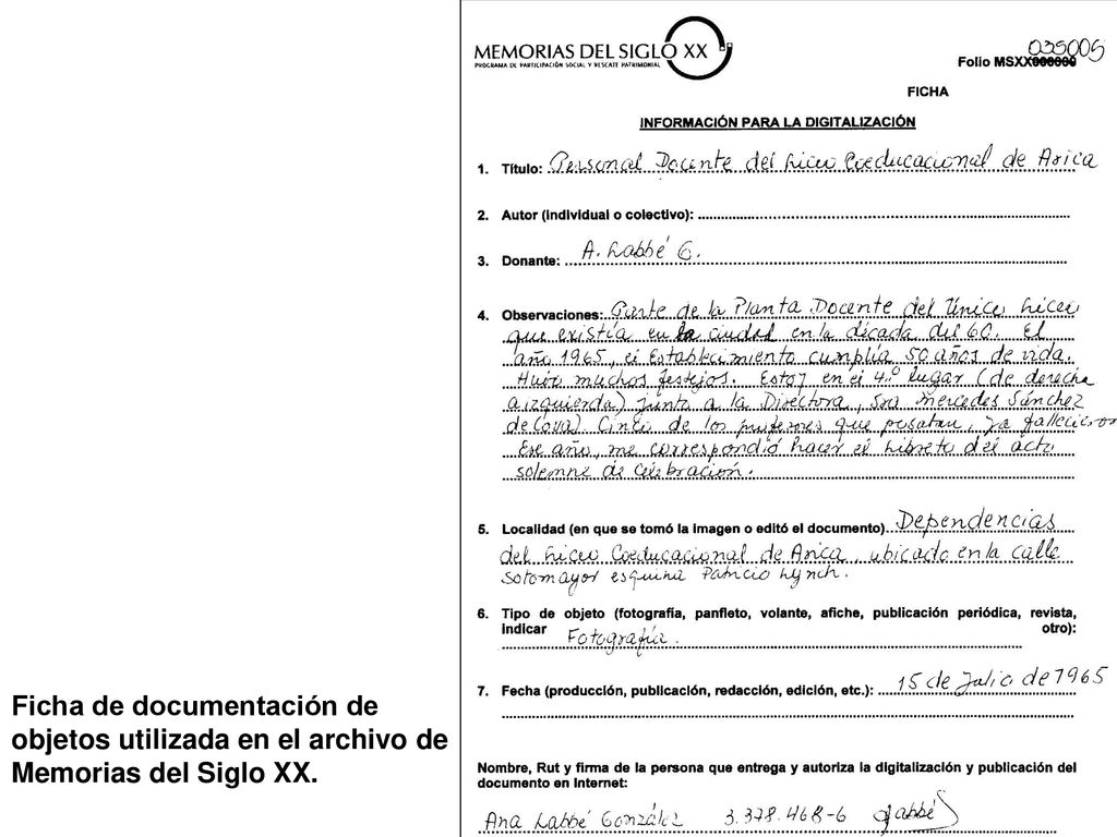 Ficha de documentación de objetos utilizada en el archivo de Memorias del Siglo XX.