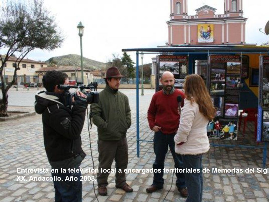 Entrevista en la televisión local a encargados territoriales de Memorias del Siglo XX.