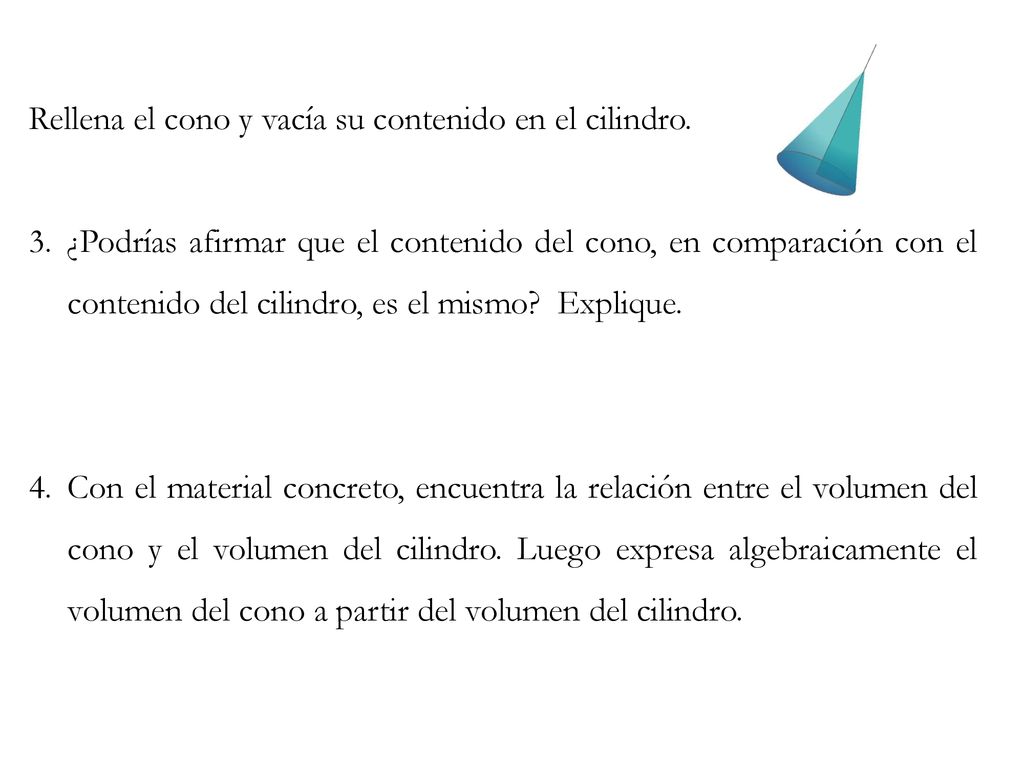 Rellena el cono y vacía su contenido en el cilindro.