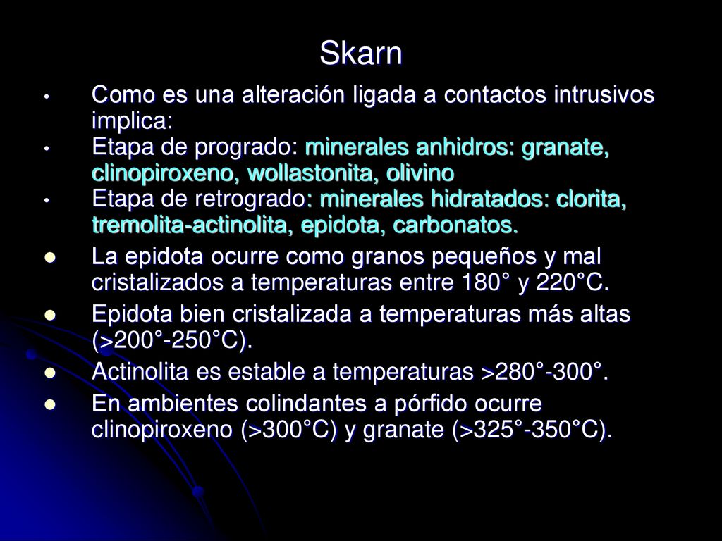 Skarn Como es una alteración ligada a contactos intrusivos implica: